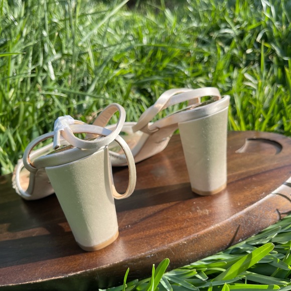 BADGLEY MISCHKA Tayten Block Heel Sandal size 10 ivory - Picture 12 of 13